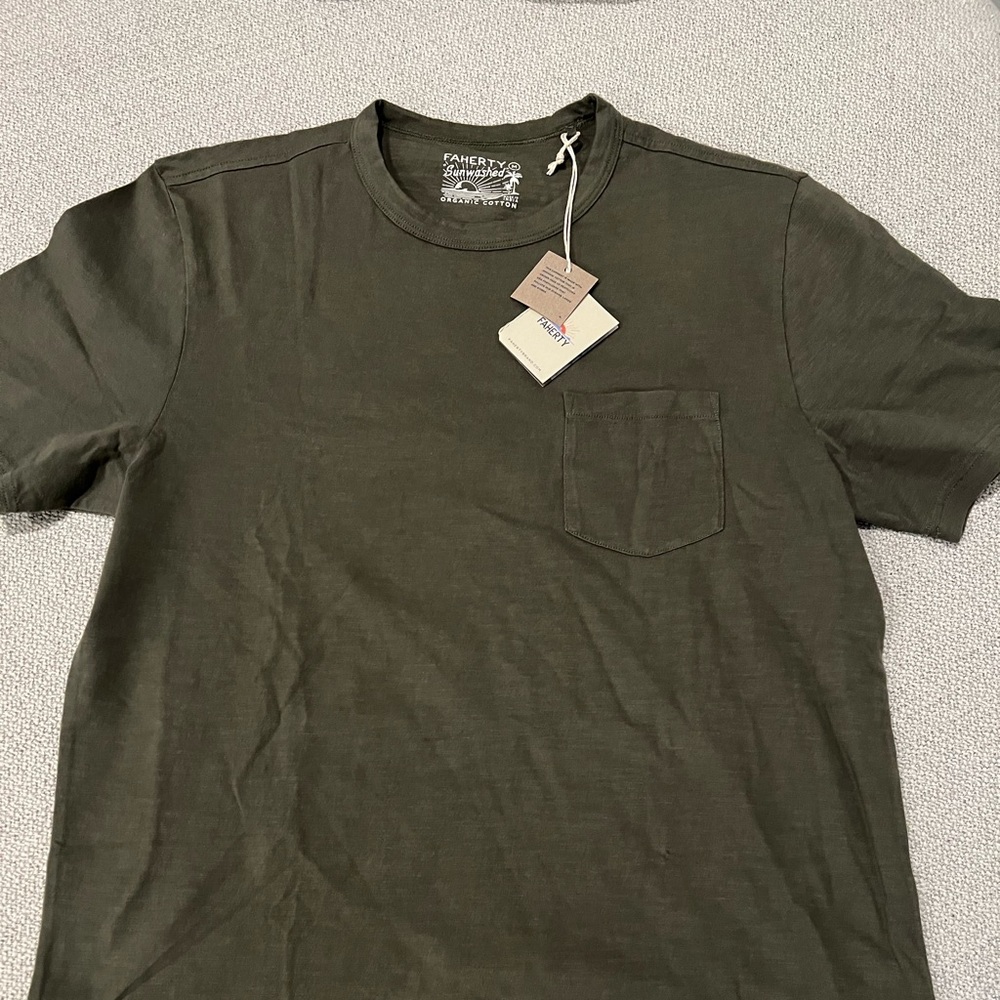Faherty Organic Cotton Sunwashed T-Shirt Men’s Medium Olive Green